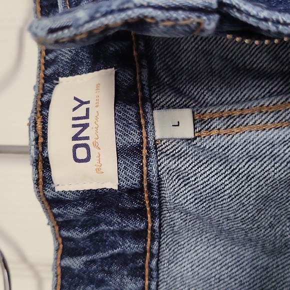 Dark Blue Jeans - Picture 2 of 4